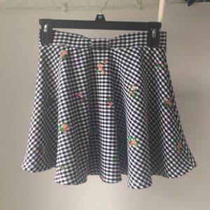 Gingham skirt with flowers